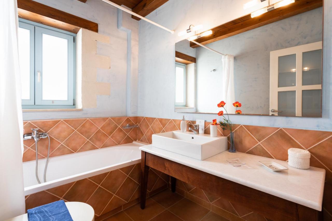 Beachfront Villa Turquoise With Private Pool, Bbq And Ping Pong Table Ханья Экстерьер фото